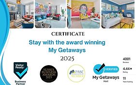 Narrow House - Free Parking By My Getaways